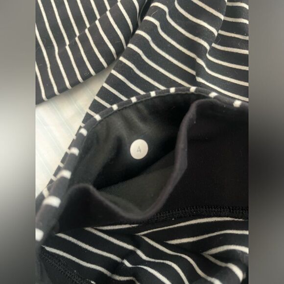 Lululemon Wunder Under Crop Parallel
Stripe rare Black White; size 4 - Picture 5 of 11